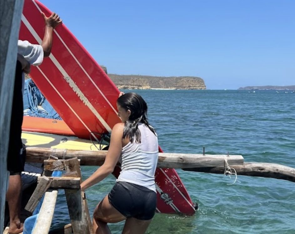 Ekas Boardriders Surflessons