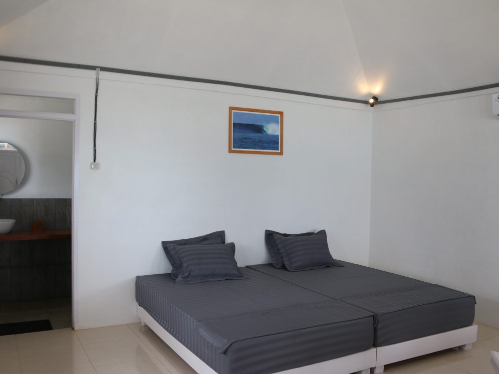 ina silvi cottage, Honeymoon cottage Room