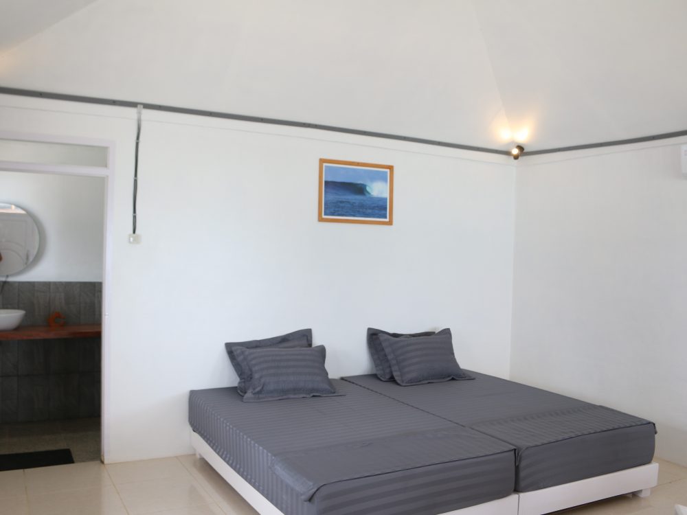 ina silvi cottage, Honeymoon cottage Room